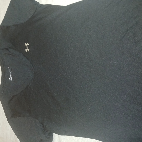 Under Armour Heatgear short sleeve v-neck t-shirt. Size L - Picture 6 of 6